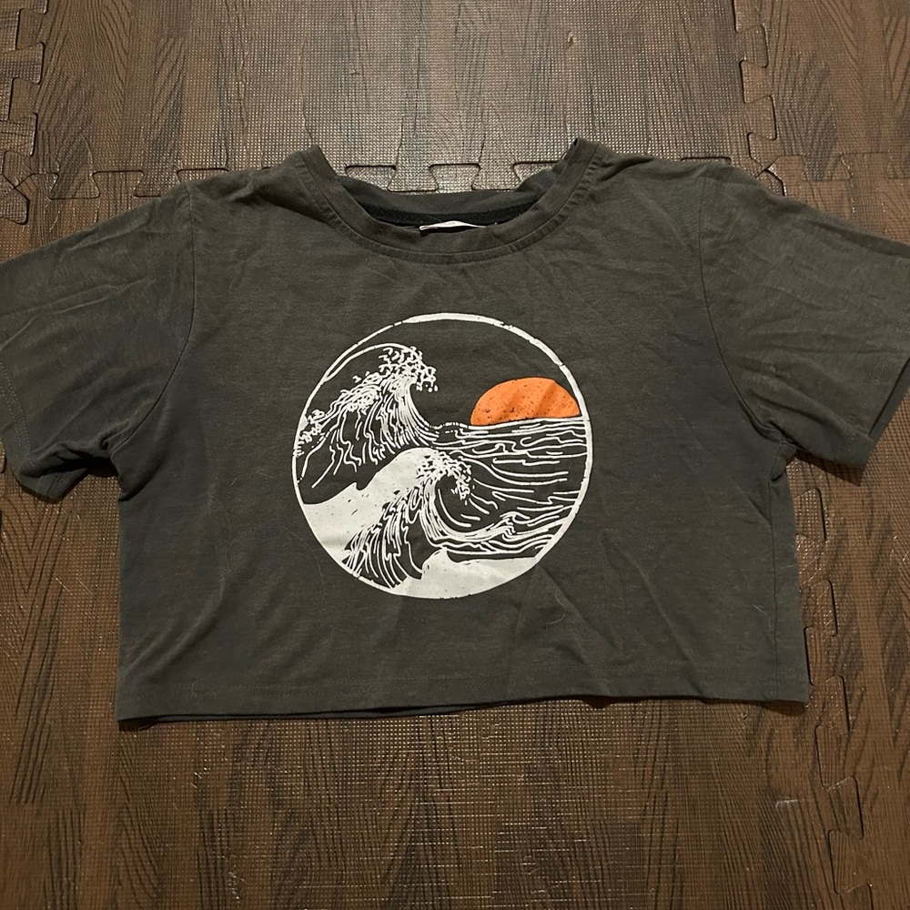 Graphic Wave Crop Top